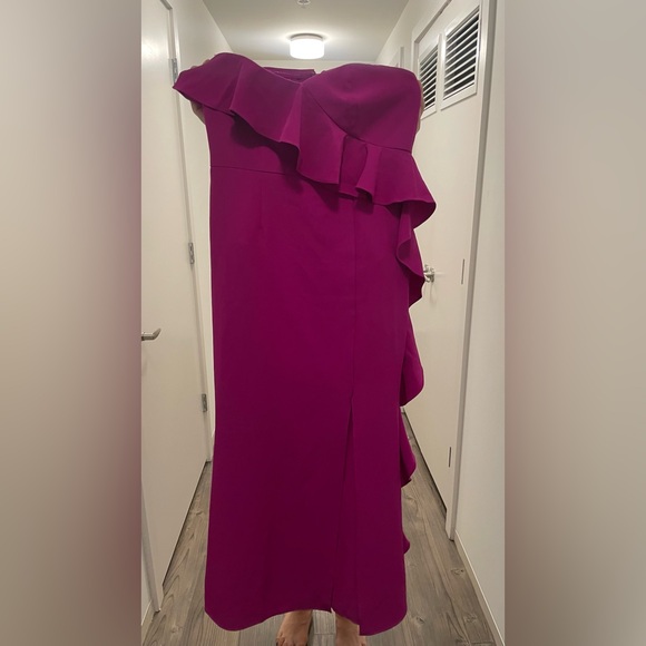 Fucsia ruffle strapples dress - Picture 4 of 6